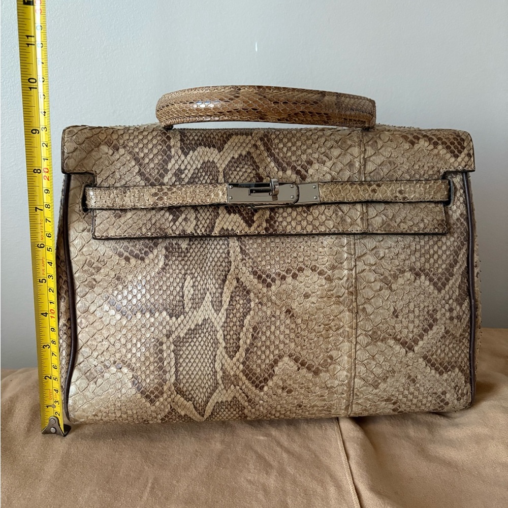 Chic Tan Python/Snakeskin Handbag - image 5